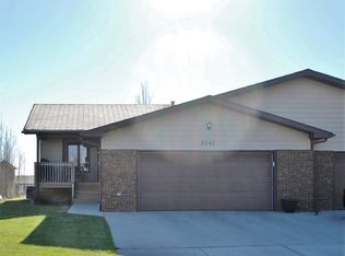 3207 11th St SW, Minot, ND 58701