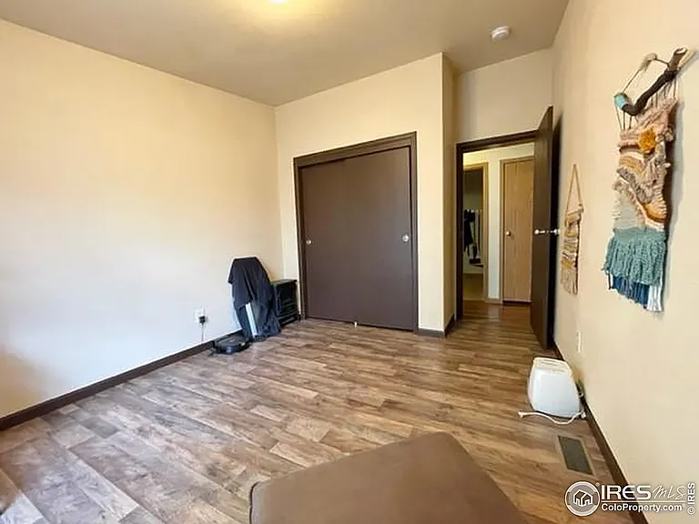 133 E Grand Ave — Photo 17