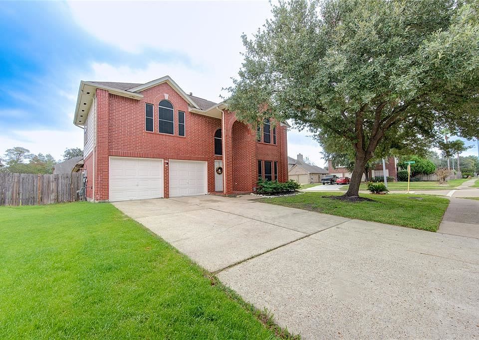 1st image of 223 Wentworth Park Dr