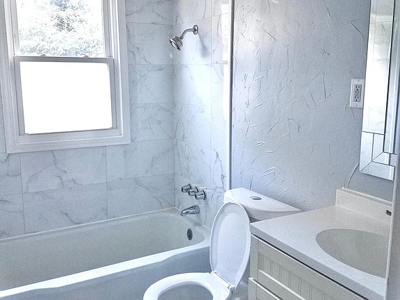 5th image of 4752 SE 24th St