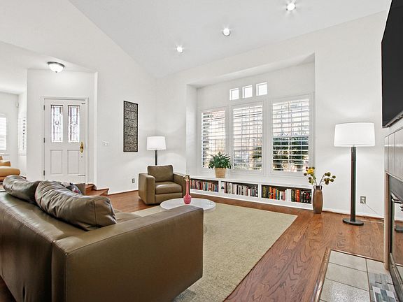 5th image of 250 Claremont Ave