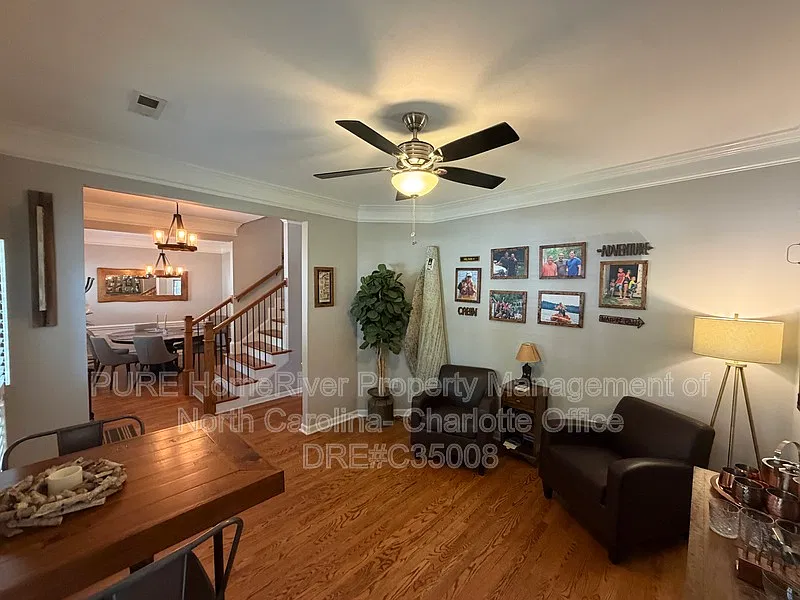 4 bed, 2.5 bath, 2296 sqft, $3,300 — Photo 4