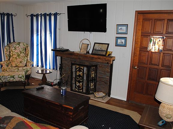 5th image of 341 N Meadowbrook Dr