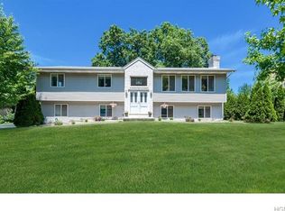 15 Bridge Rd, Nanuet, NY 10954