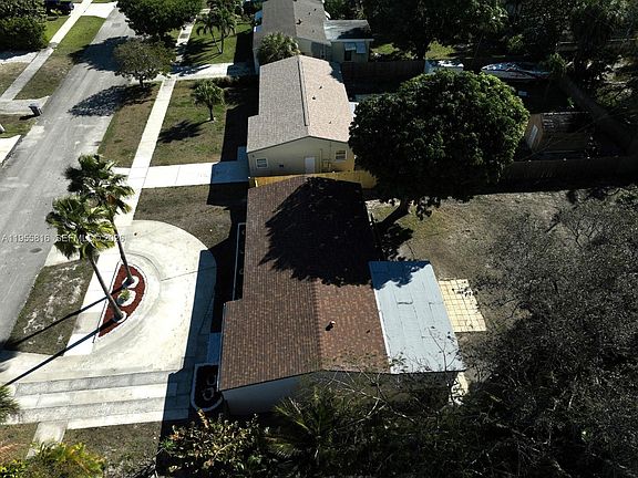 3rd image of 136 Evergreen Dr