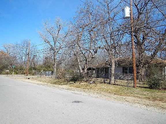 4th image of 309 S Acres Dr
