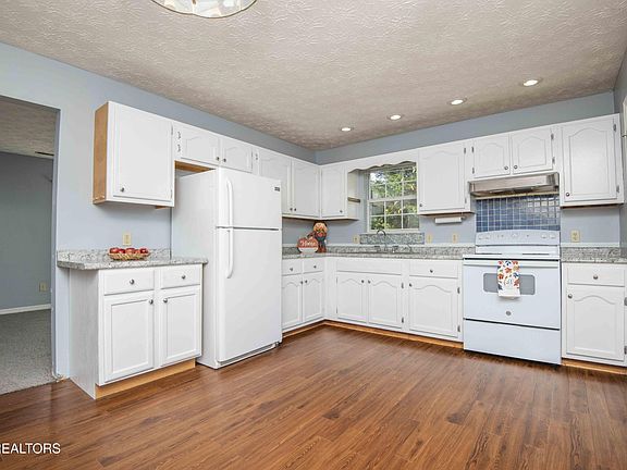 5th image of 554 Keeneland Blvd