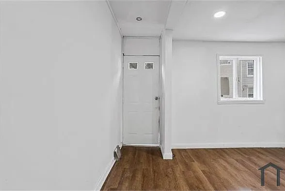 4 bed, 1409 sqft, $2,100 — Photo 3
