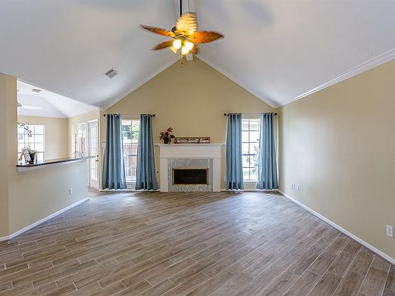 2nd image of 1623 Monvale Ln