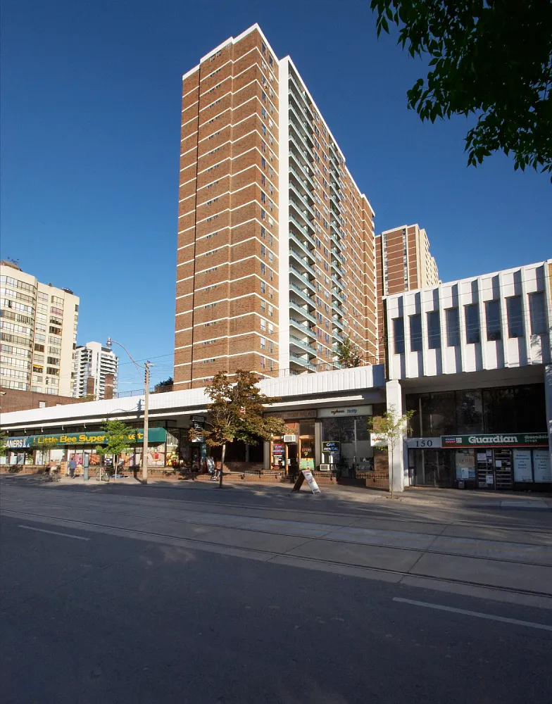 140 Carlton Street — Photo 2