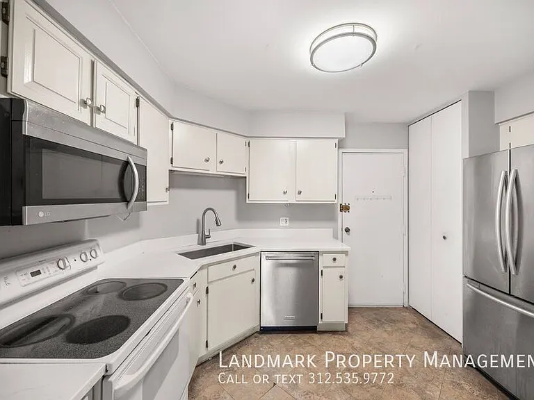 6033 N Sheridan Rd #35D — Photo 2