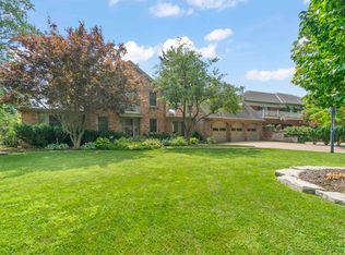 5934 N Elm Ln, Peoria, IL 61614