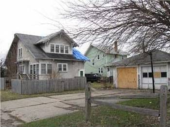 2nd image of 3911 Oakes