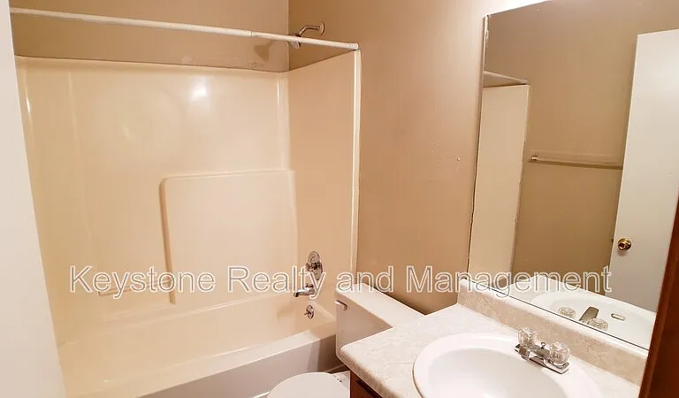 706 Peachers Dr #B — Photo 8