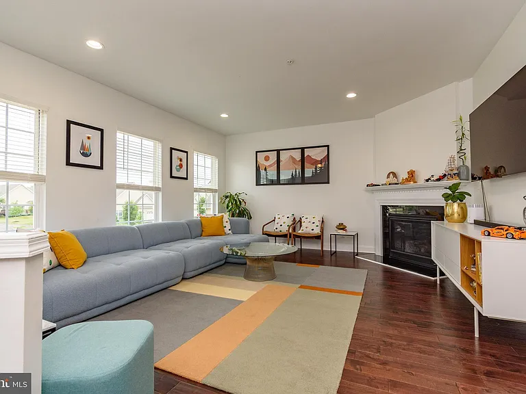 303 Ellison Dr — Photo 9