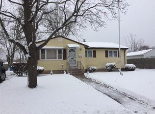 266 Vineyard Rd, Warwick, RI 02889