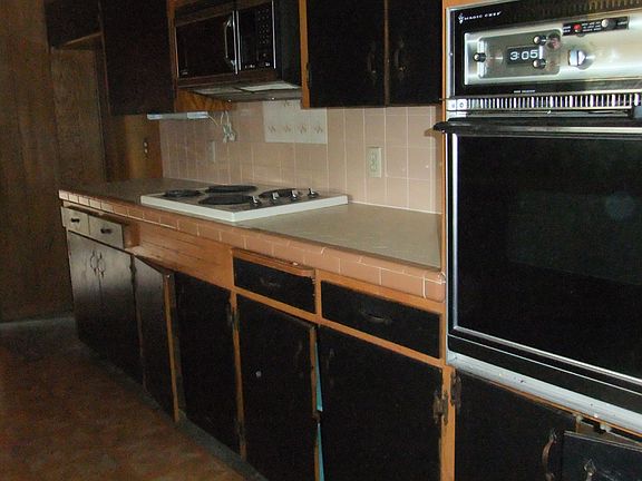 5th image of 2313 Mary Ellen St