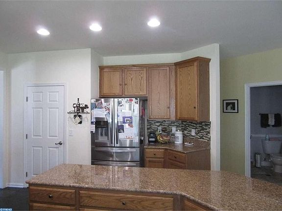 4th image of 815 Athea Way
