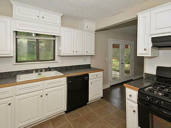 5th image of 3307 Sunderland Dr