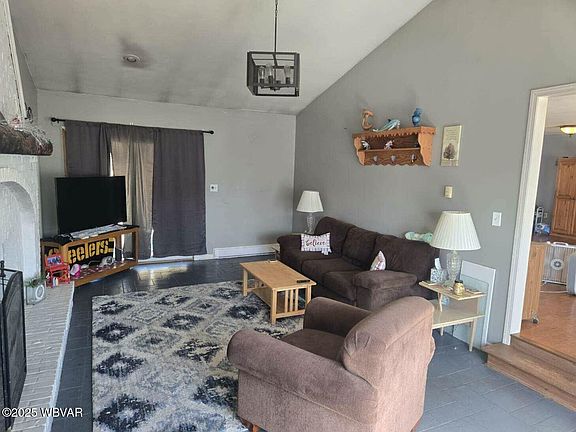 4th image of 37 Pineview Dr