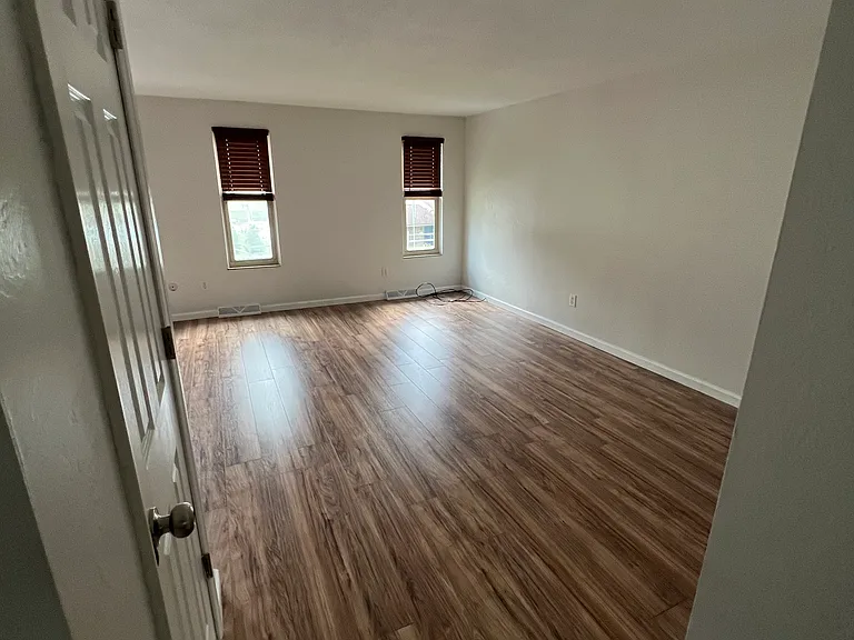 210 Timber Dr — Photo 4