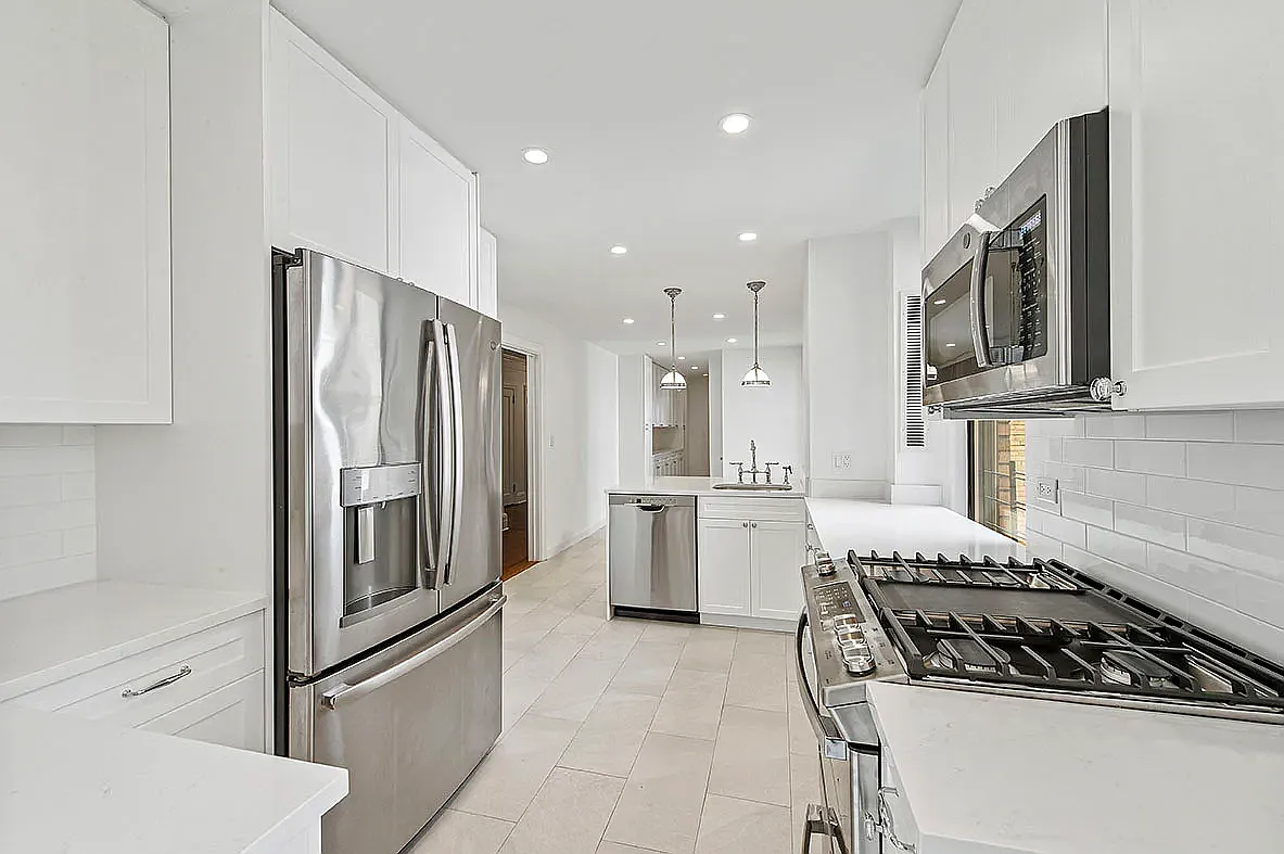 1085 Park Avenue — Photo 4