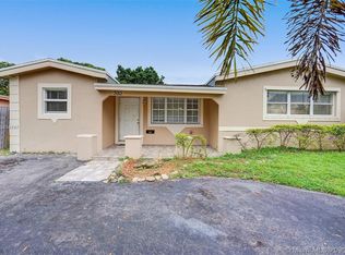 3013 Island Dr, Miramar, FL 33023