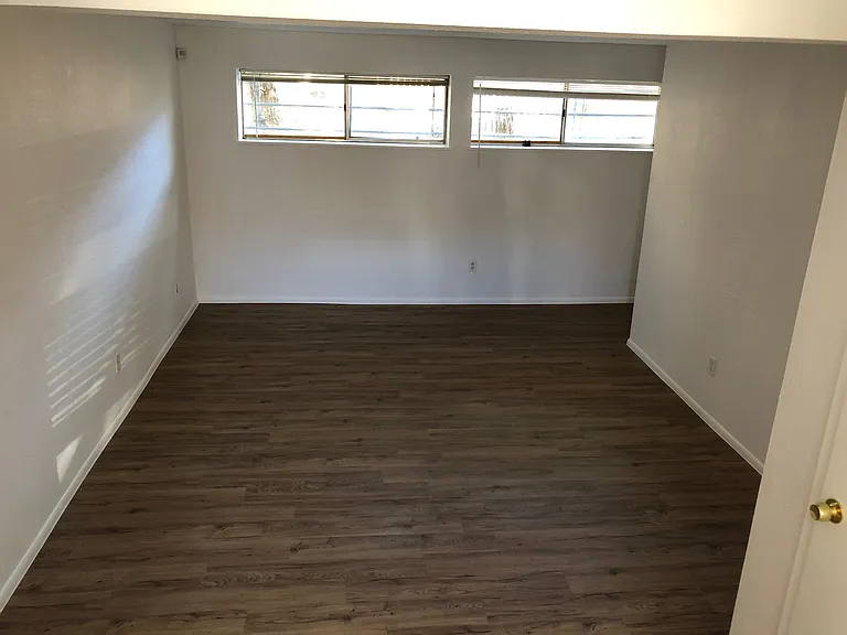 Updated 2 Bed / 1 Bath w/ Large, Flexible Floor Plan — Photo 23