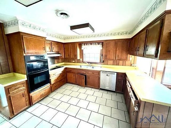 4th image of 129 Rubaiyat Dr