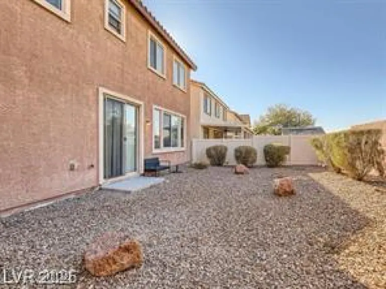5537 Ayers Cliff St — Photo 9