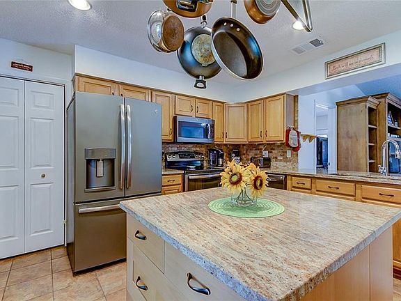 3rd image of 2879 Oak Tree Ln