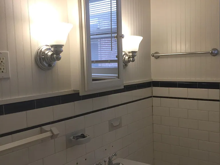 809 N Van Buren St #1A — Photo 13