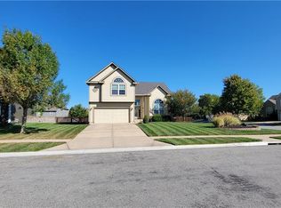 638 E Meadowlark Pl, Gardner, KS 66030