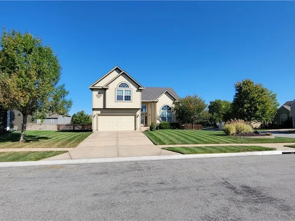 638 E Meadowlark Pl, Gardner, KS 66030