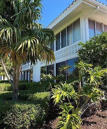 2nd image of 2020 Gulf Shore Blvd N APT 106