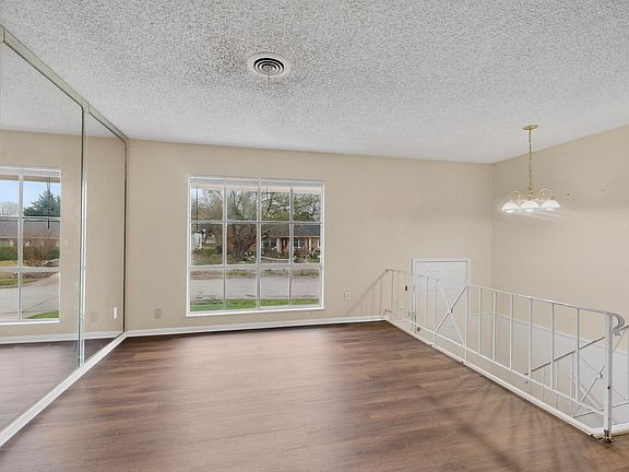 5th image of 1109 Montclair Dr