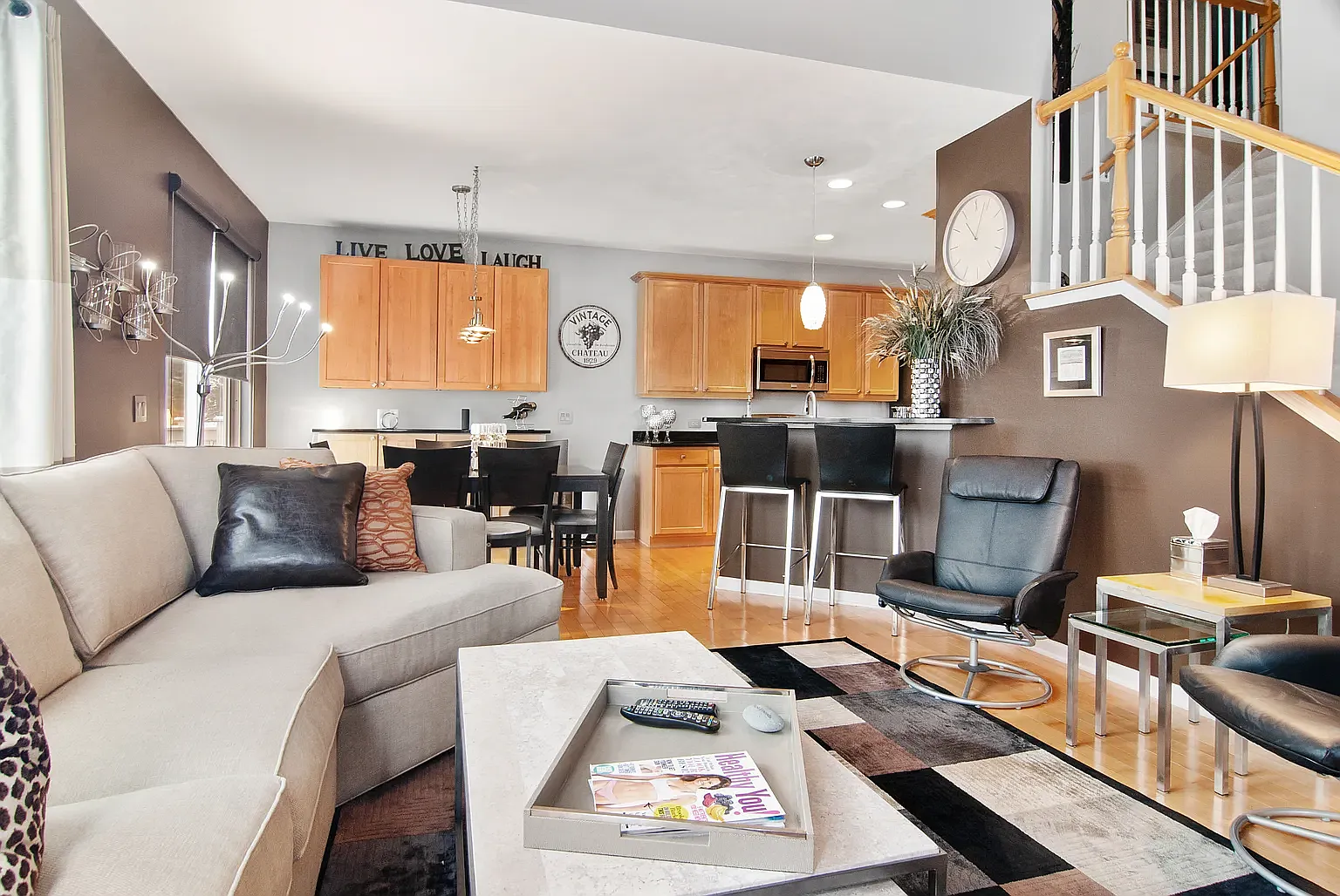 423 Vaughn Cir — Photo 4