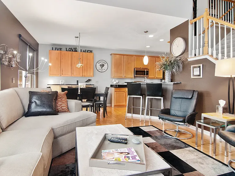423 Vaughn Cir — Photo 4