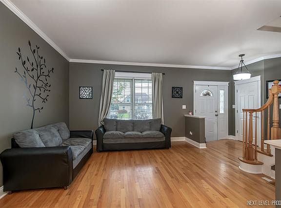 5th image of 330 W Burlington Dr