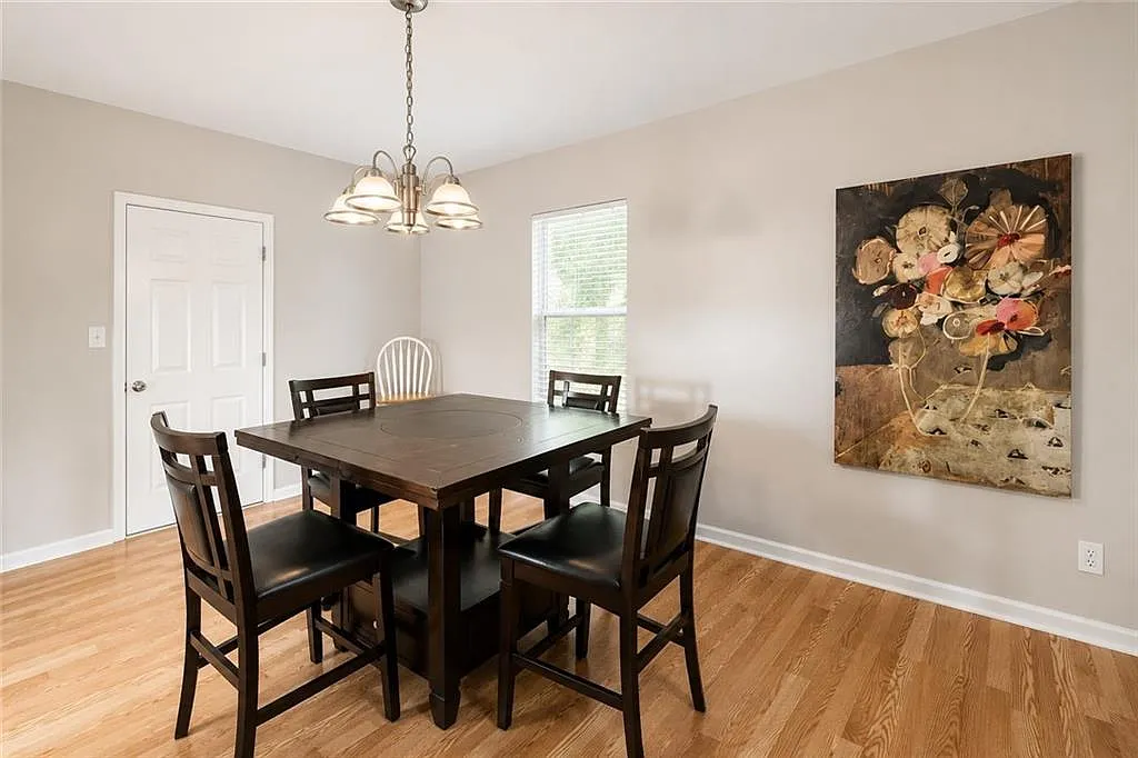 3 bed, 2.5 bath, 1408 sqft, $2,300 — Photo 2