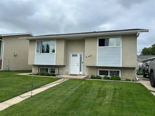 449 N 20th St NE, Medicine Hat, AB T1C 1B9