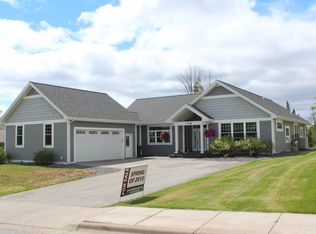 1308 Harbor Hills Dr, Two Harbors, MN 55616