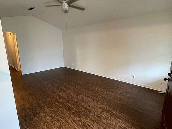 4th image of 2578 Oak Hill Dr