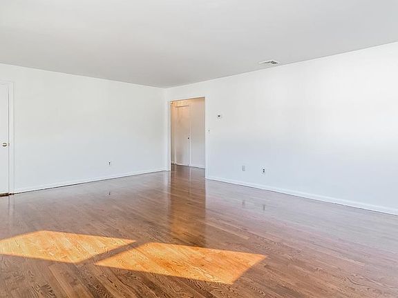 4th image of 18 Emmalon Ave