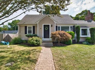 44 Bellevue St, Dartmouth, MA 02747