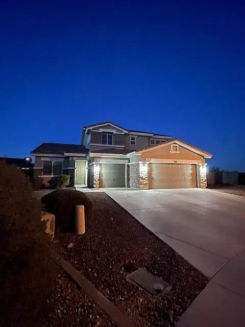 5 bed, 3.5 bath, 3176 sqft, $2,900 — Photo 1