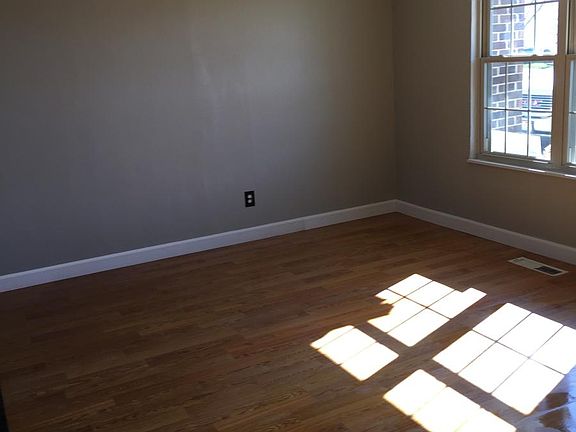 2nd image of 4896 Meadowvista Dr