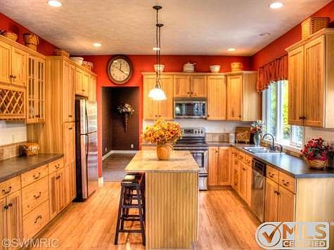 2nd image of 6395 Reserve Way