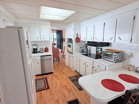 4th image of 2245 SW 83rd Avenue