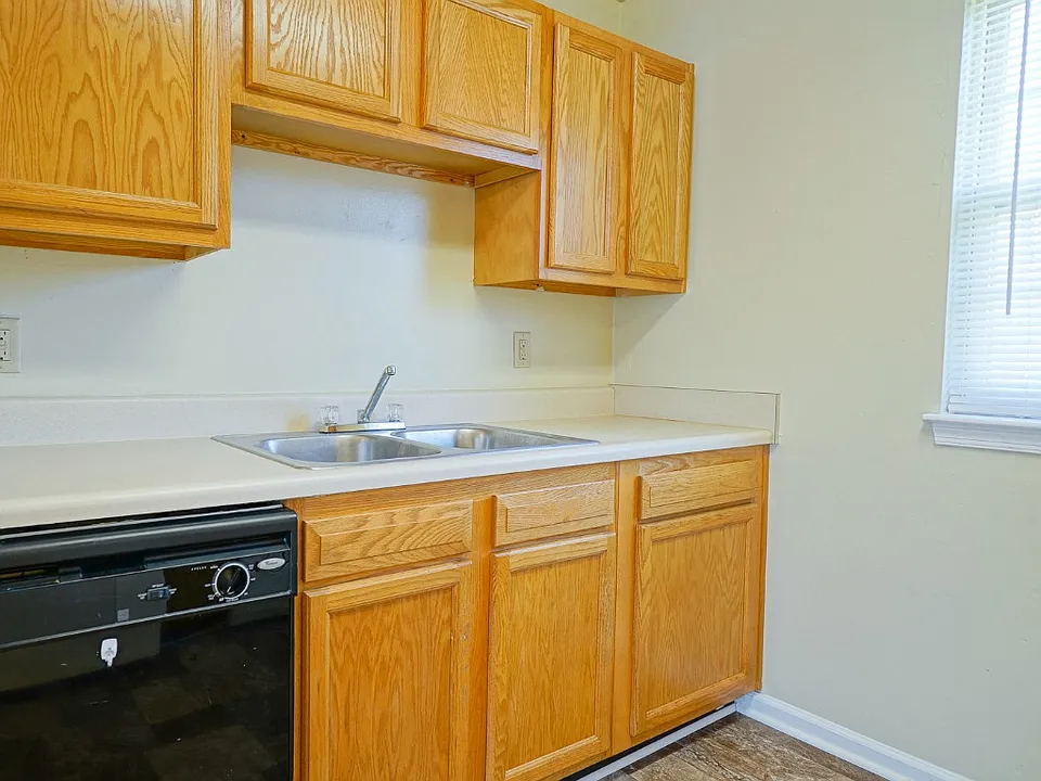 Fully equipped kitchen with dishwasher